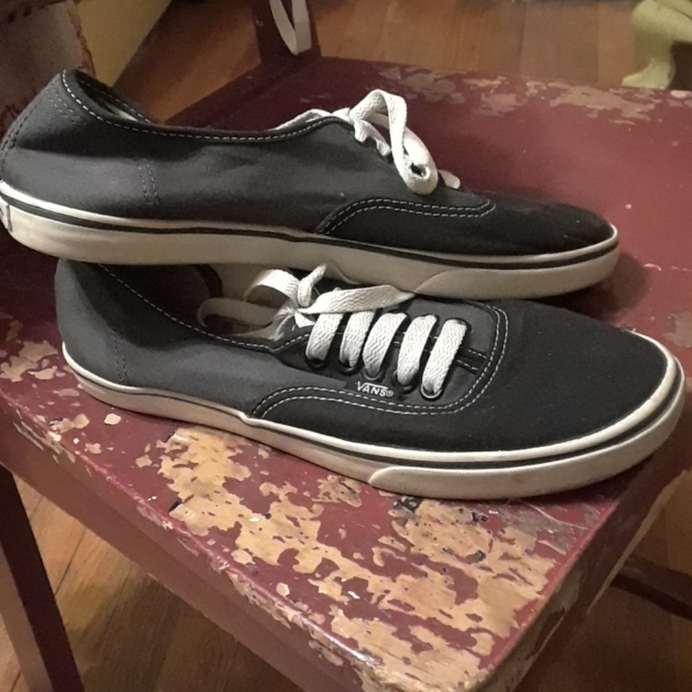 Vans skate shoes 7.5 two toned blk/gry